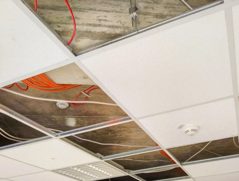 installation faux plafond